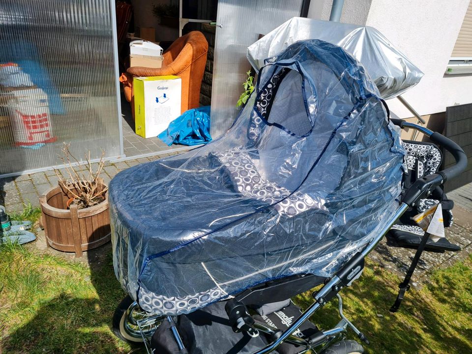 Emmaljunga Kinderwagen inkl. reichhaltigen Zubehör in Potsdam