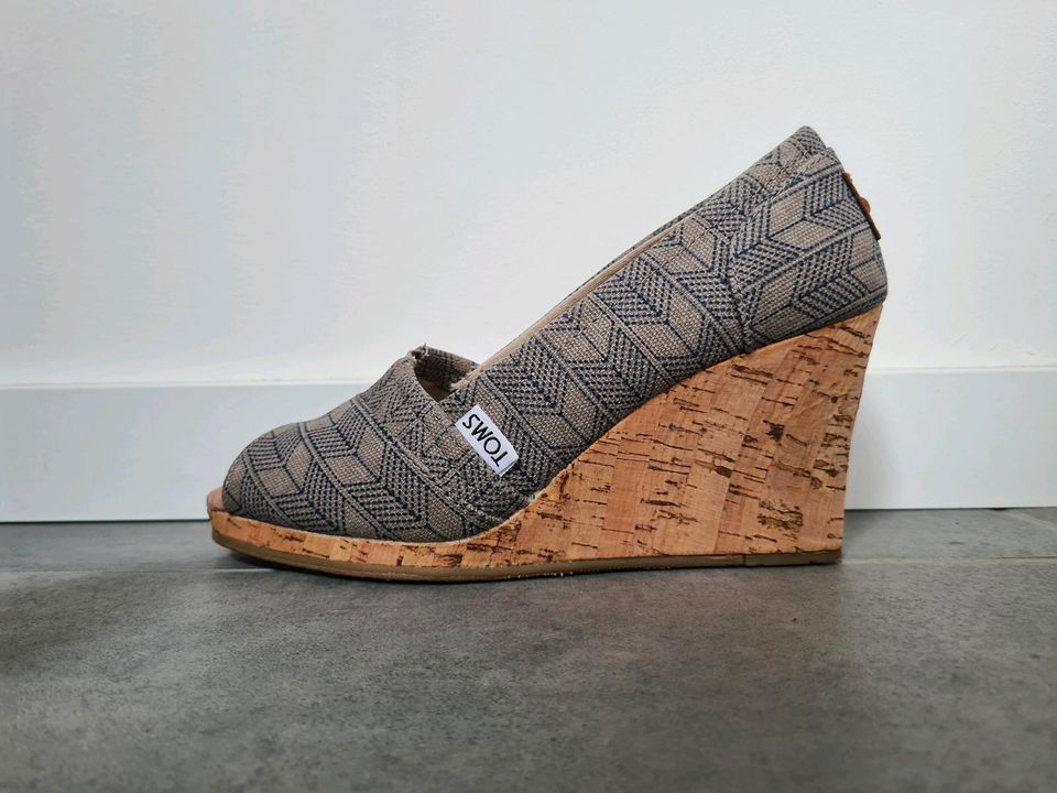 TOMS Peeptoe NEU in Frankfurt am Main