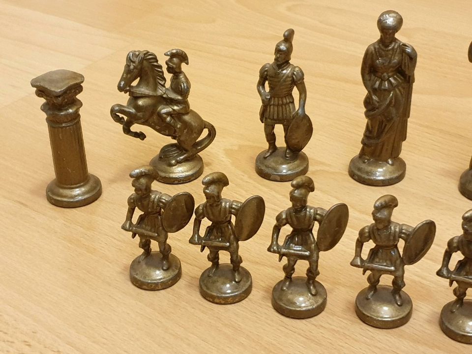 Schachspiel Schachfiguren aus Zinn gegossen Schachbrett in Hamburg