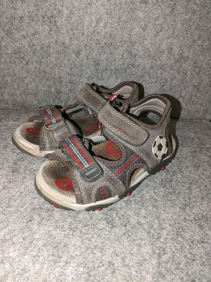 Superfit Gr. 25 Sandalen Sommerschuhe Fußball Kinderschuhe in Pohlheim