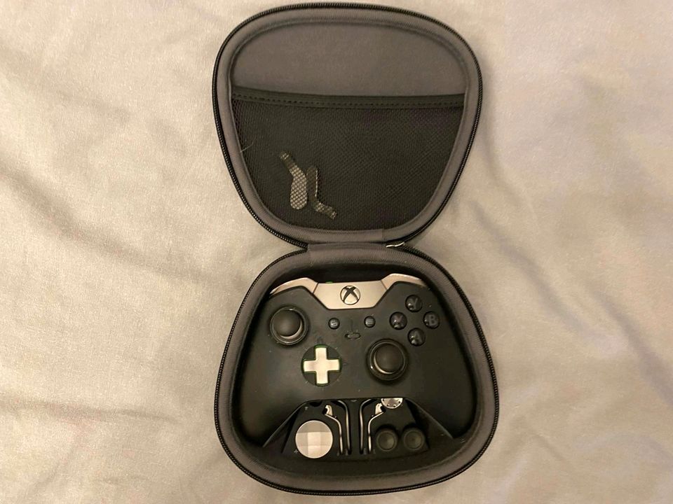 Xbox One X 1 Terabyte mit Elite Controller in Duisburg