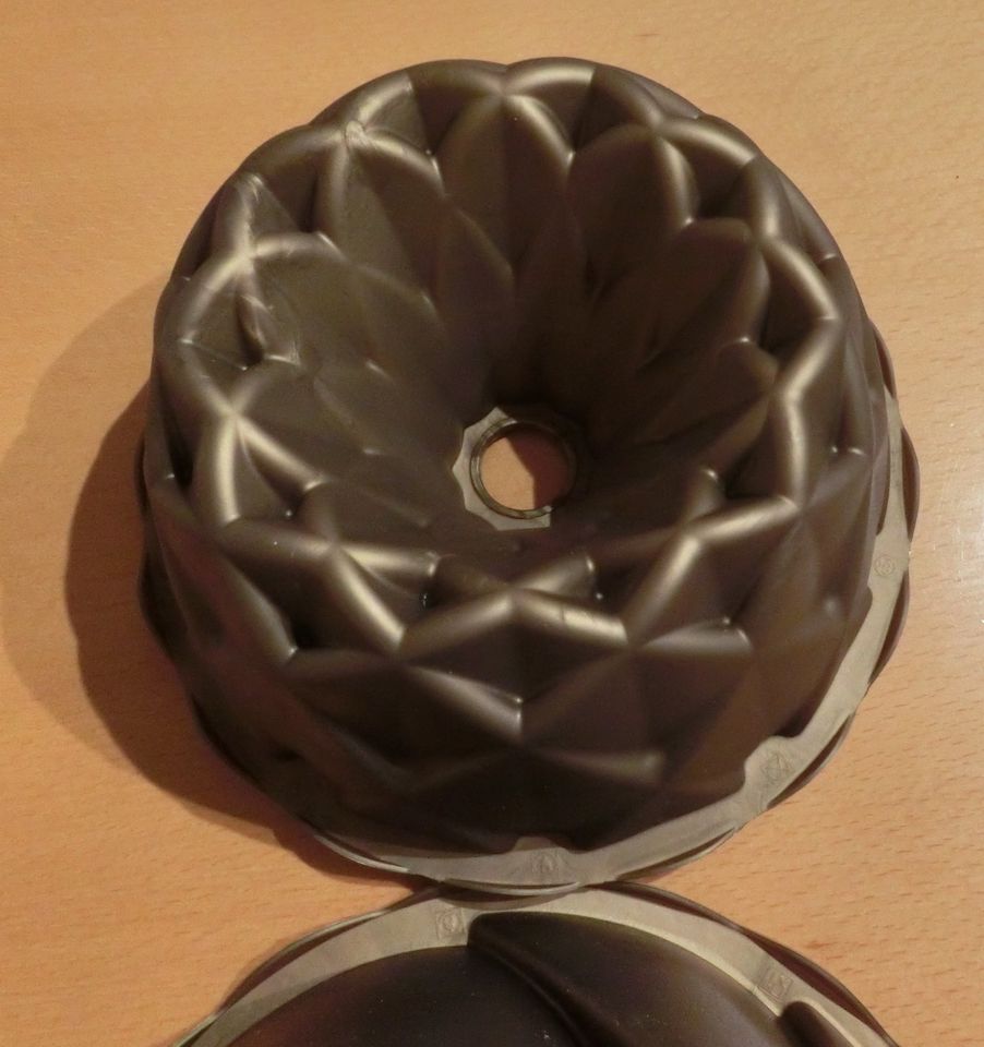 Kuchenform Backform Silikon Platinsilikon gold Ø 18,5cm / H 8,5cm in Dettingen an der Iller