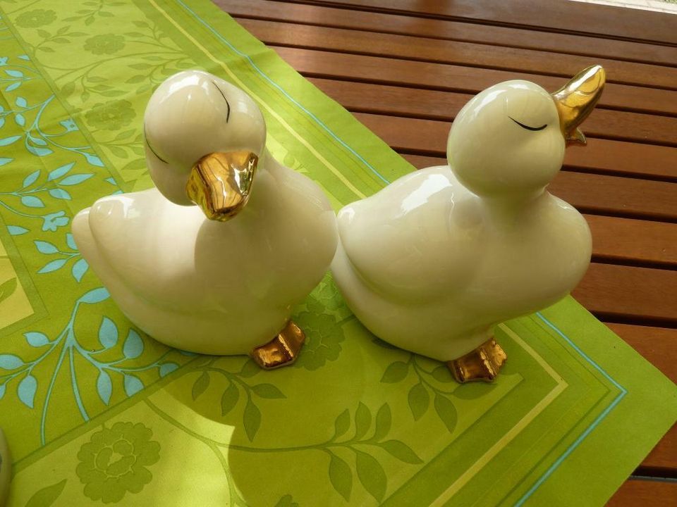 2 DEKOFIGUREN : GÄNSE / ENTEN MIT GOLDFARBENEM DEKOR in Düsseldorf