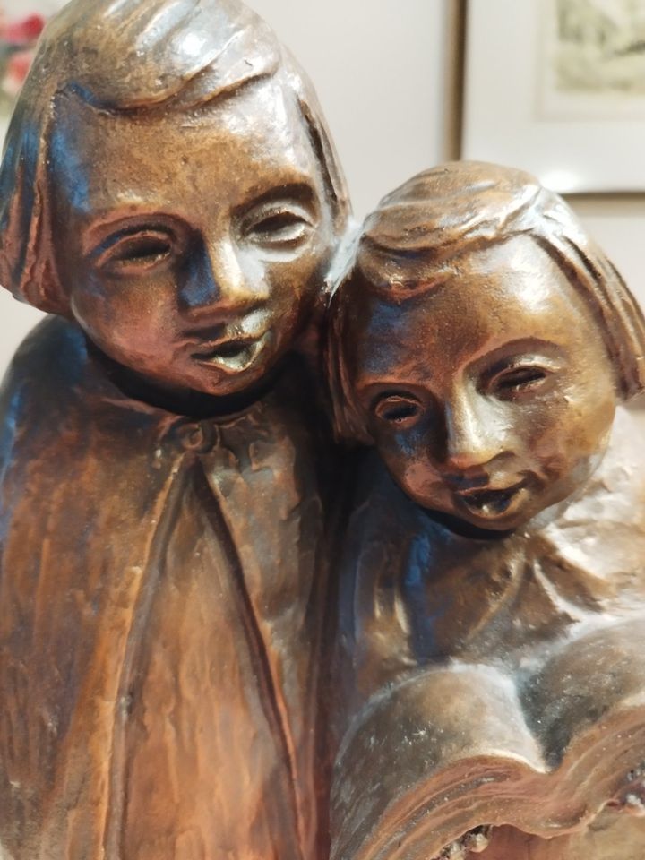 Bronzefigur Ministranten/Kinder mit Bibel von FB in Fürth