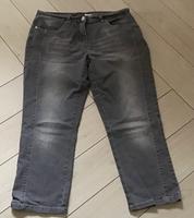 Graue Jeans in Kurzgröße 42 Nordrhein-Westfalen - Düren Vorschau
