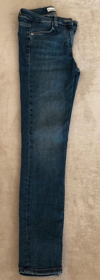 Jeans Hose - Stradivarius, Zara, Wrangler -5 paar - NEU in Centrum