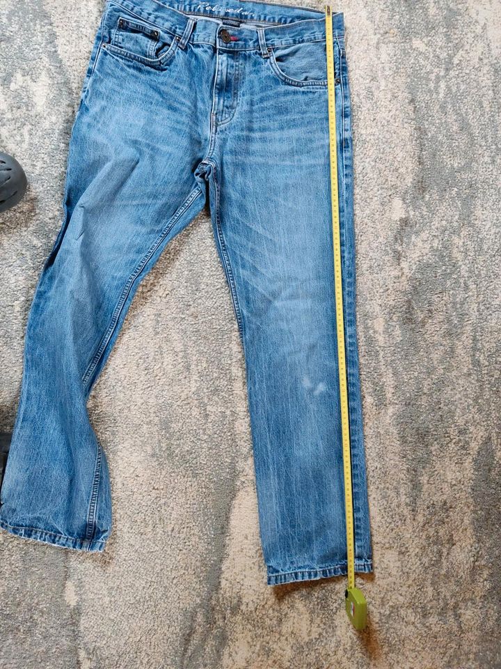 Herren Jeans, straight fit, Größe 32/32 (L) in Alfeld (Leine)