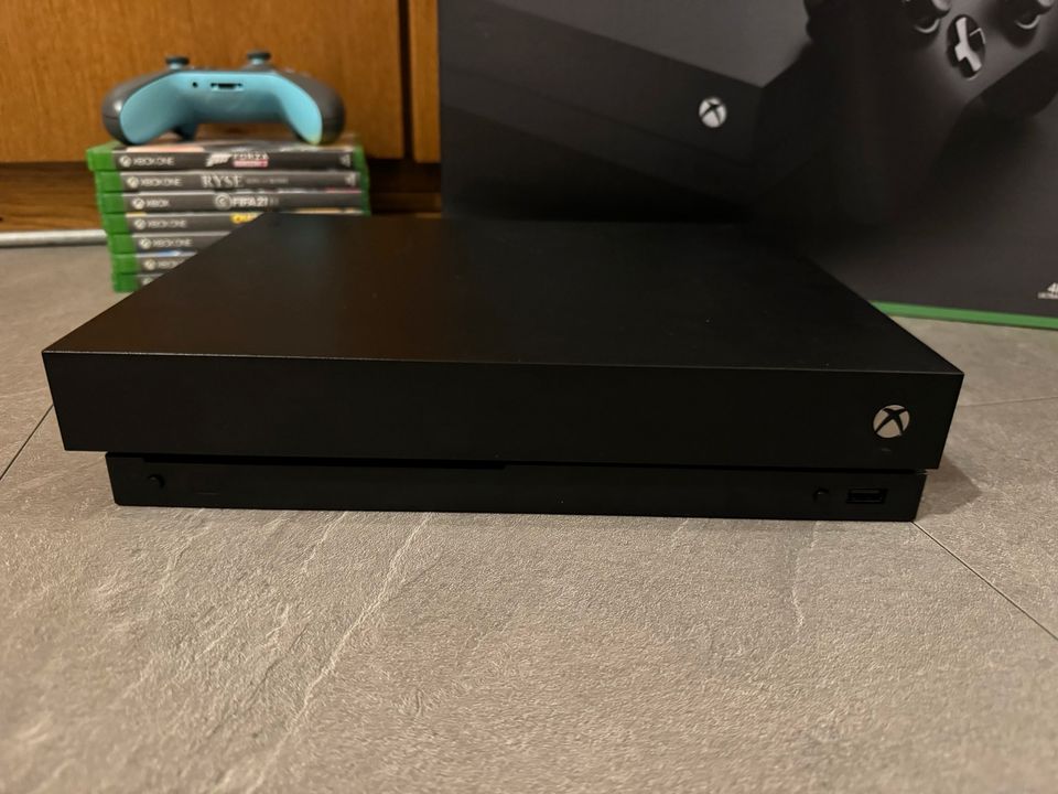 Xbox one X in Marklkofen