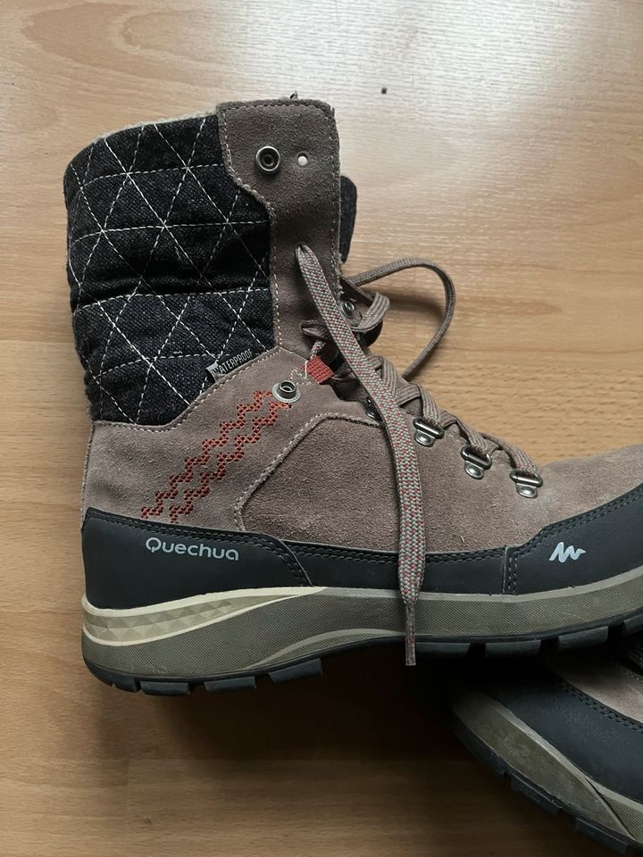 WINTERSTIEFEL WASSERDICHT, WANDERSCHUHE, QUECHUA, GR 39, SEHR GUT in Berlin