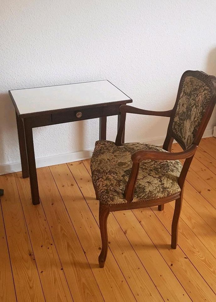 Chippendale Stuhl antik und Tisch in Freudenberg