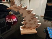 WEIHNACHTSBAUM HANDGEFERTIGT HOLZ MIT KUGEL PAPA Niedersachsen - Stinstedt Vorschau