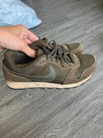 Nike Schuhe, Sportschuhe, grün, khaki, weiß, Größe 38, sneaker Hessen - Hanau Vorschau