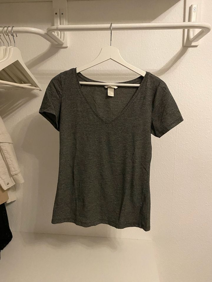 Damen T’Shirt Tops Only Shirts Top Oberteile Gr.S/M in Rietberg