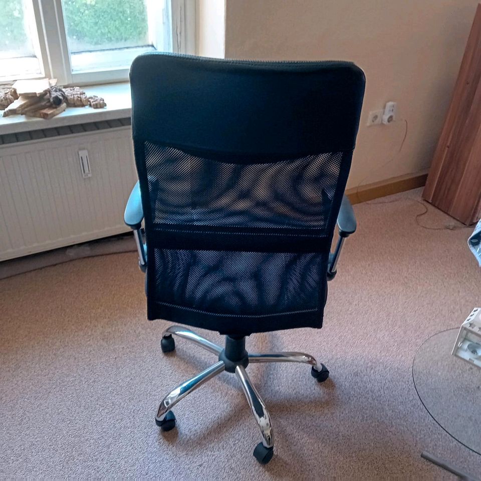 Bürostuhl neuwertig in Nünchritz