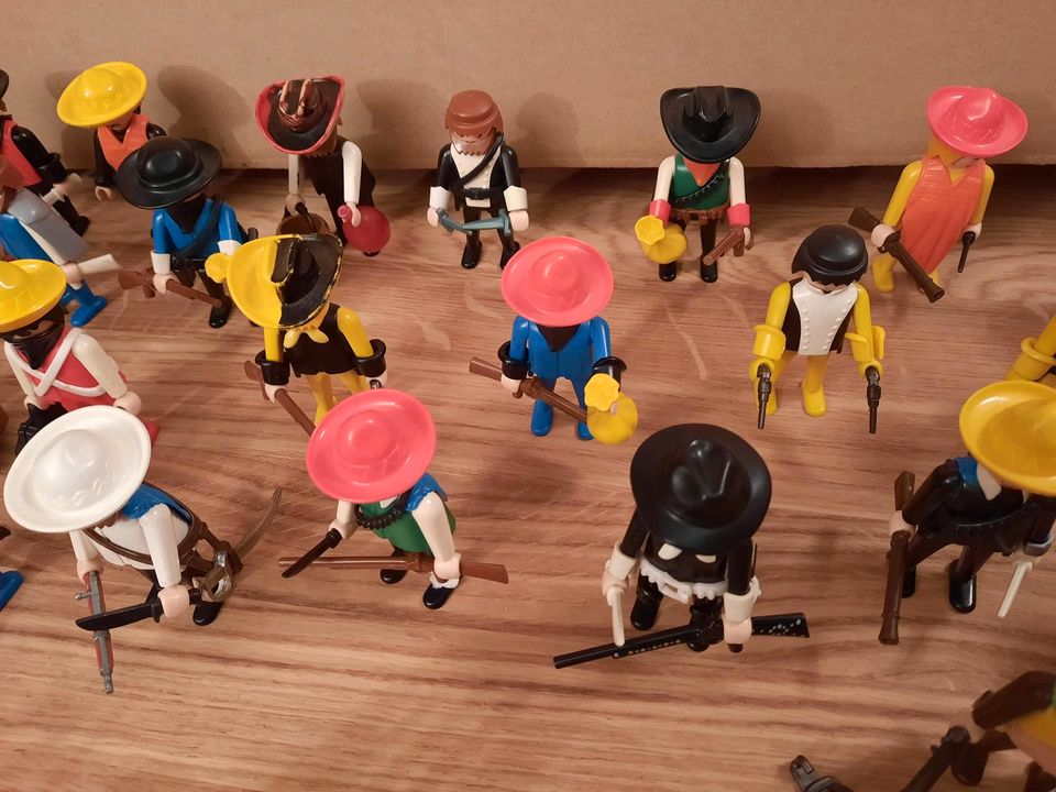 Playmobil Figuren Zubehör Waffen Teile Ersatzteile Set Konvolut in Heiligenhafen 