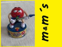 M&M‘s Figur Rockstar bewegt sich zum Gitarrensound M und M Bayern - Wenzenbach Vorschau