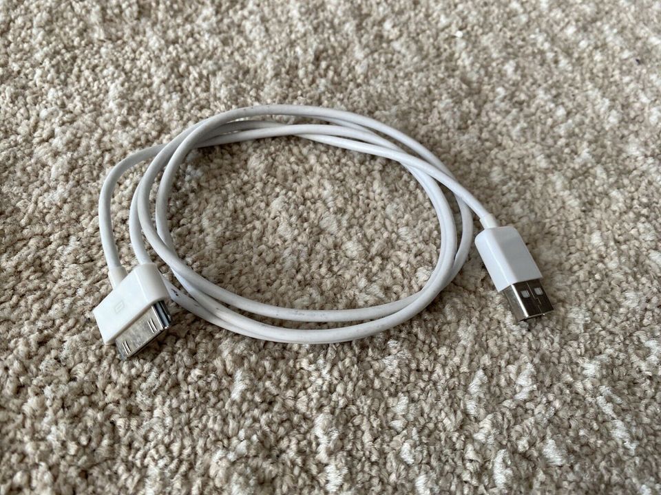 Apple iPhone 3 und 4 Ladekabel 30-polig auf USB Kabel in Frankfurt am Main