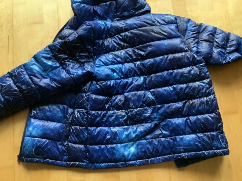 BENETTON Winterjacke Jacke Größe 158/146 Weltall Planeten Sonne… in Neunkirchen