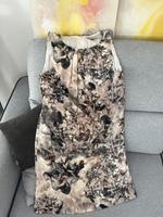 Gerade geschnittenes, elegantes Kleid mit Blumenmuster Niedersachsen - Osnabrück Vorschau
