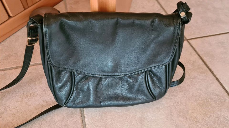 Echt Leder Handtasche Schultertasche schwarz in Harsum