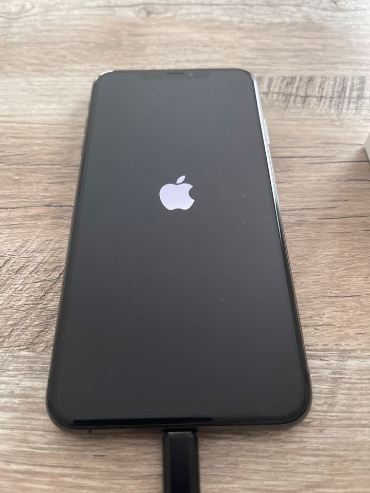 iPhone XS Max 64GB mit OVP in Gladenbach
