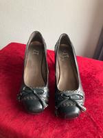 ALLES MUSS RAUS! Leder Pump High Heel mit Nieten Stuttgart - Feuerbach Vorschau