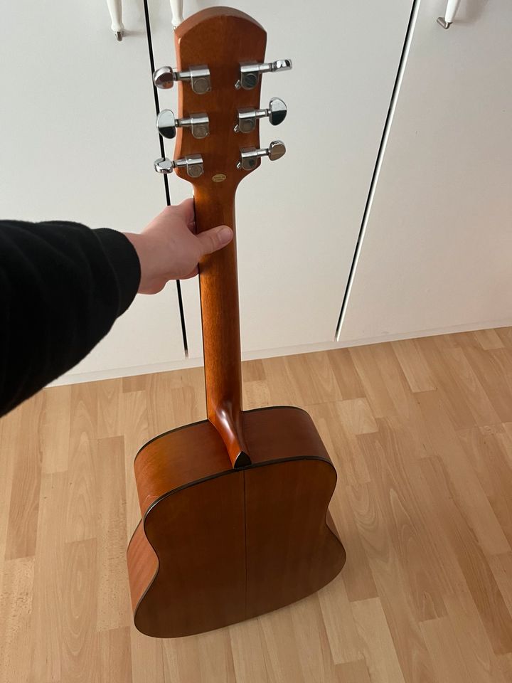 Akustikgitarre inkl. Zubehör in St. Wendel