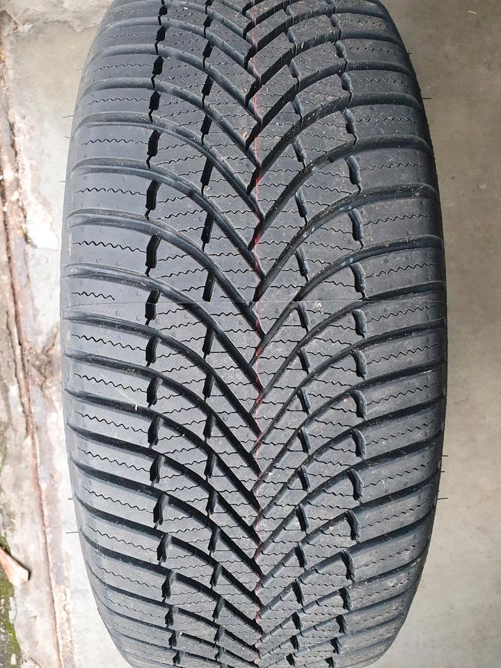 1 neuer Autoreifen 205/55 R16 Ganzjahresreifen KW 41 2023!!! in Esslingen