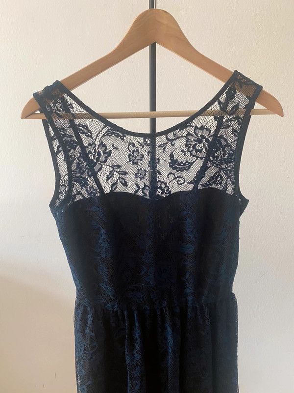 Tolles Spitzenkleid mir dunkelblauer Spitze, Zara, Gr: L in Erlangen