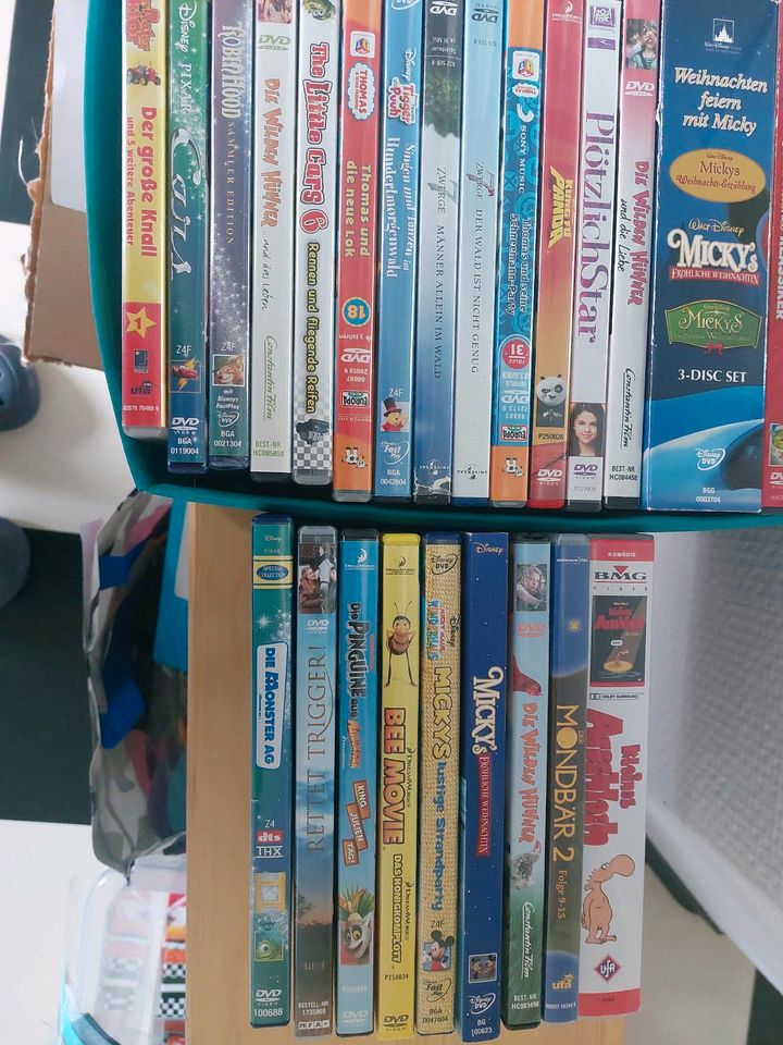 Verschiedene DVD'S und eine VHS in Allendorf