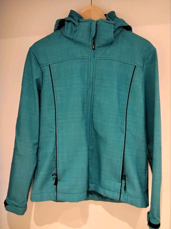 türkise Softshelljacke von Blue Wave Gr. 36 in Arnsberg