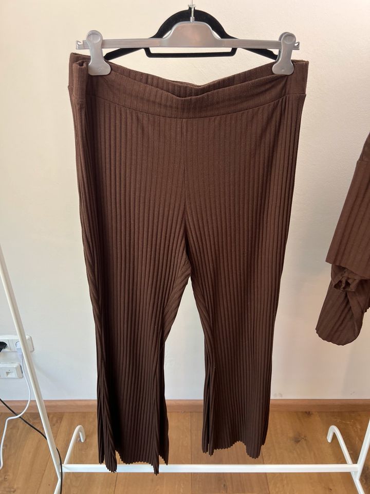 H&M 46/48 gerippt Hose & Oberteil plus size in Aurich