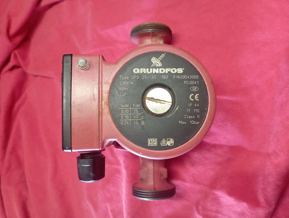 Umwälzpumpe Heizung Grundfos UPS 25-30 Länge 180 mm in Kenzingen