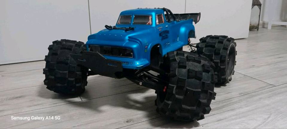 Moin suche Leute zum rc car fahren aus moers Duisburg in Moers