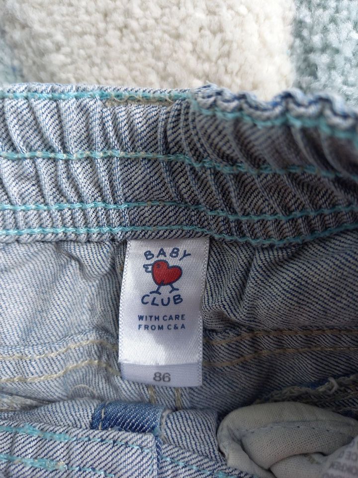 Kleidungspaket 4 kurze (Jeans-) Hosen, Shorts Gr. 86/92 in Langenenslingen