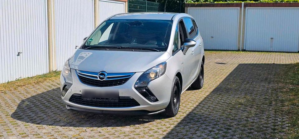 Opel zafira c 2,0 Diesel 5 sitzer top Zustand in Magdeburg