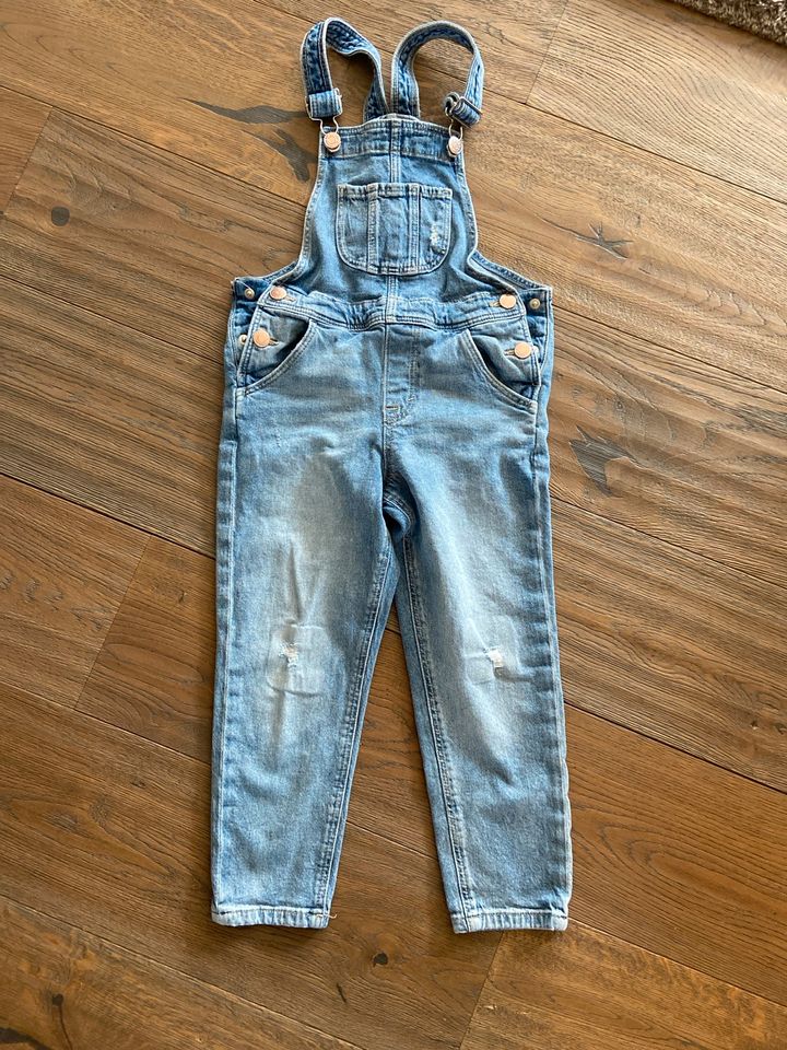 Latzhose Jeans Größe 116 H&M in Mitterfels