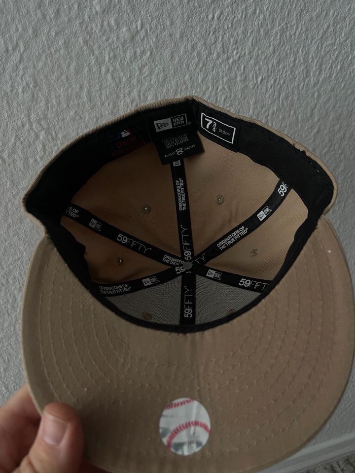 New Era Cap Fitted Atlanta Braves 7 3/4 beige/white in Leipzig