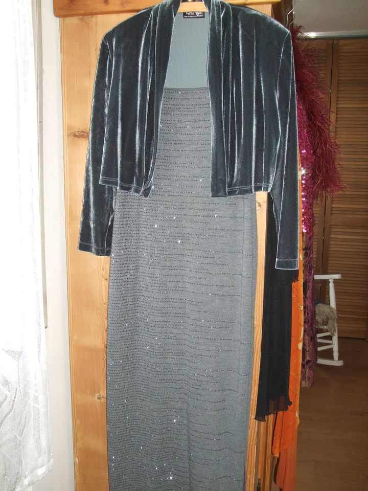 Vera Mont Abendkleid mit Bolero, silbergau, Gr. 40, getragen in Fürth