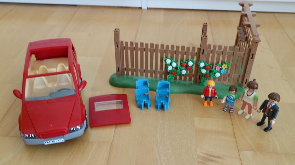 Playmobil Auto rot Familie 2 Kindersitze 4 Figuren Stellplatz in Hirschau