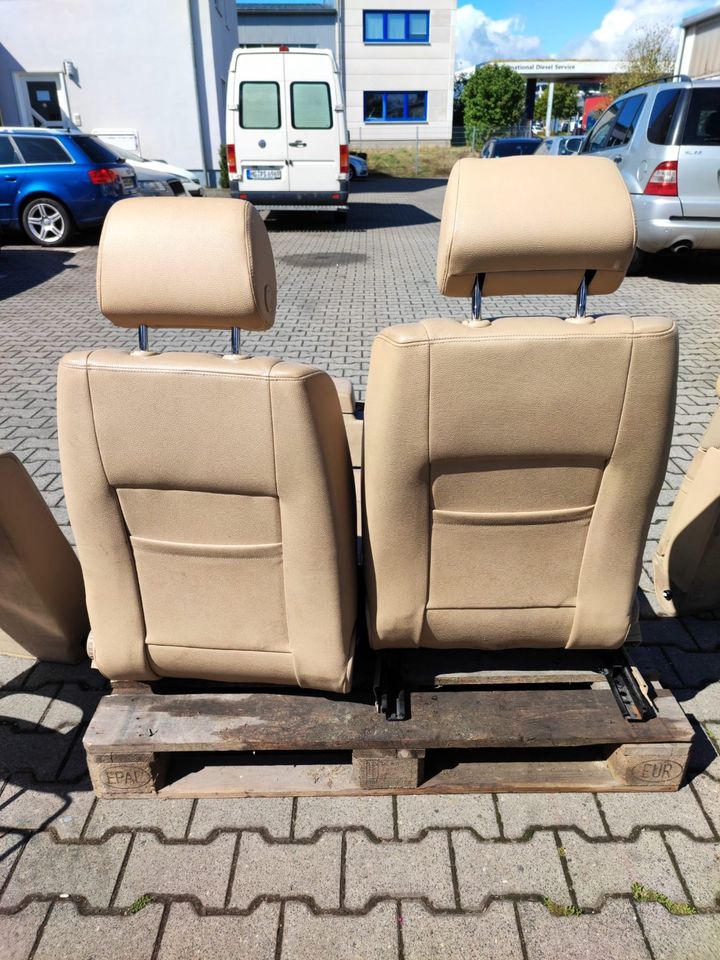 VW Touareg 7L Ledersitze Sitzgarnitur Mittelkonsole Beige in Rosbach (v d Höhe)