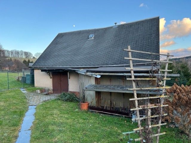 Dauerhafte Lebensfreude in schöner Natur und ländlicher Umgebung! Wohnhaus mit Nebengelass und Garagen in Beiersdorf