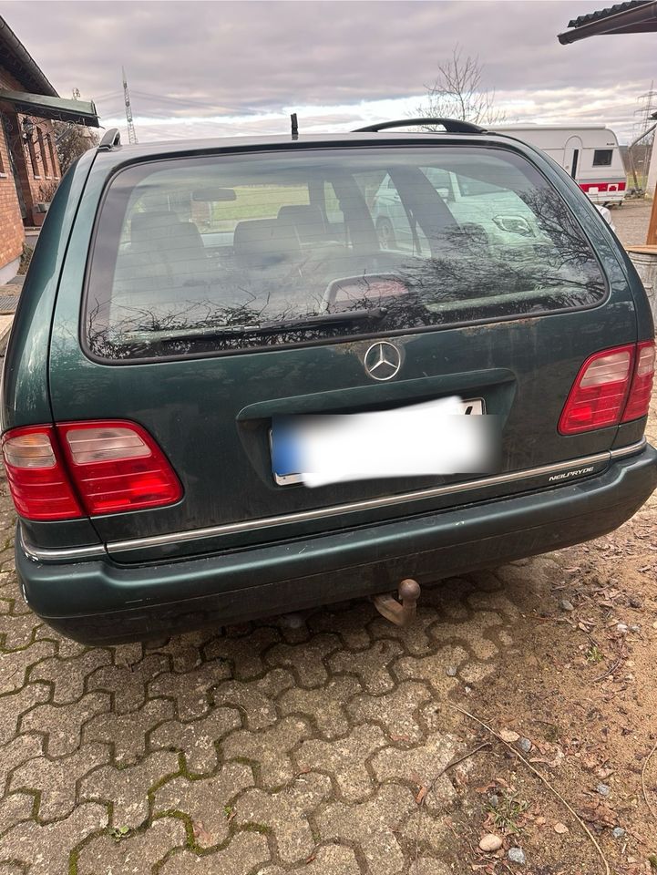 Mercedes Benz E Kombi 240T - 1. Hand - 6 Zyl - Viel Ausstattung in Frankfurt am Main