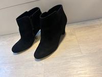 Stiefeletten schwarz Größe 40 Wildleder Sachsen-Anhalt - Oschersleben (Bode) Vorschau