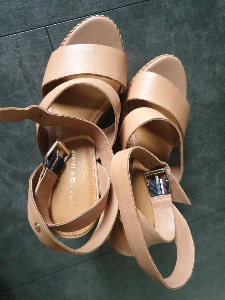 Tommy Hilfiger Damen wedges Sandale Neu gr. 37 Leder in Alsdorf