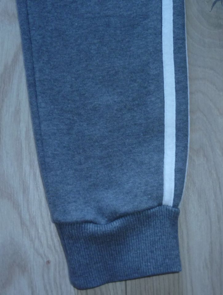 Jogging Hose Adidas Gr.S / Gr.164 in Rosenfeld