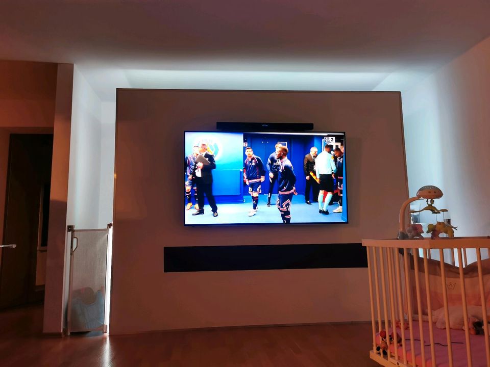 Hisense smart TV 4k & 3D 65 zoll in Esslingen