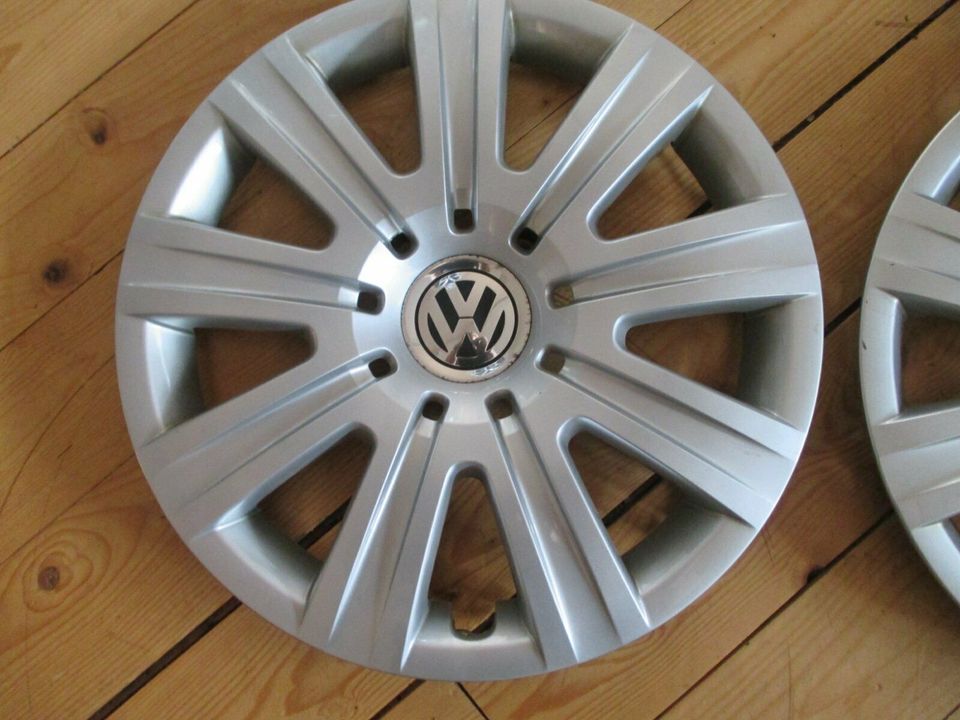 4 original VW Tiguan Radkappen 16" 5N0601147 in Goslar