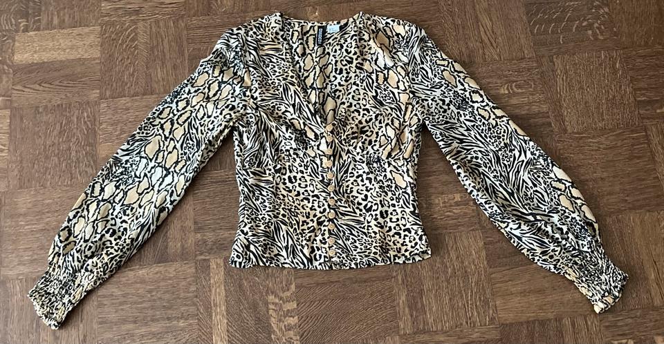 Langärmelige Bluse Gr.32/ XXS mit Leopardenmuster in Bad Steben