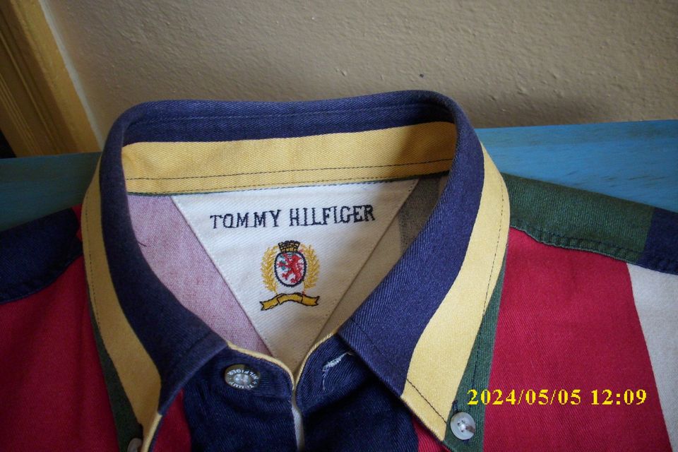 Tommi Hilfiger Kurzarm Hemd, sehr gutes Material in Berlin